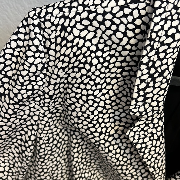 Land Bryant Black and White Jacket size 14 - Picture 3 of 4